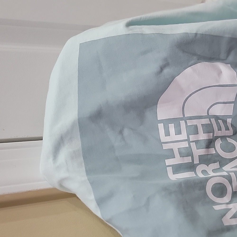 NWT Women's North Face tee - Picture 4 of 5